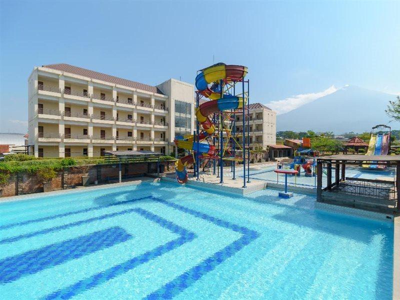 Reddoorz Resort Premium @ Sangkan Hurip Kuningan Buitenkant foto