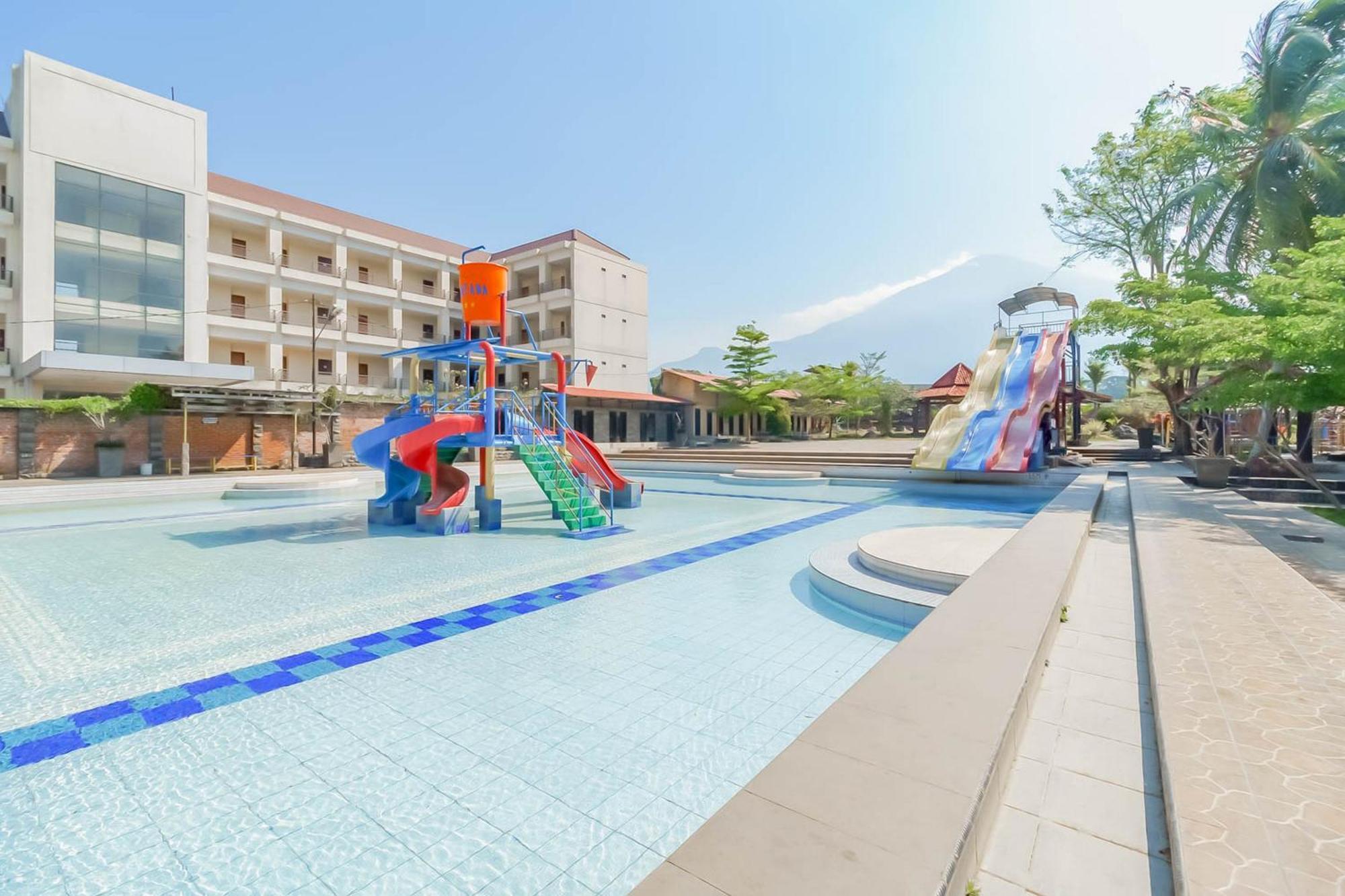 Reddoorz Resort Premium @ Sangkan Hurip Kuningan Buitenkant foto