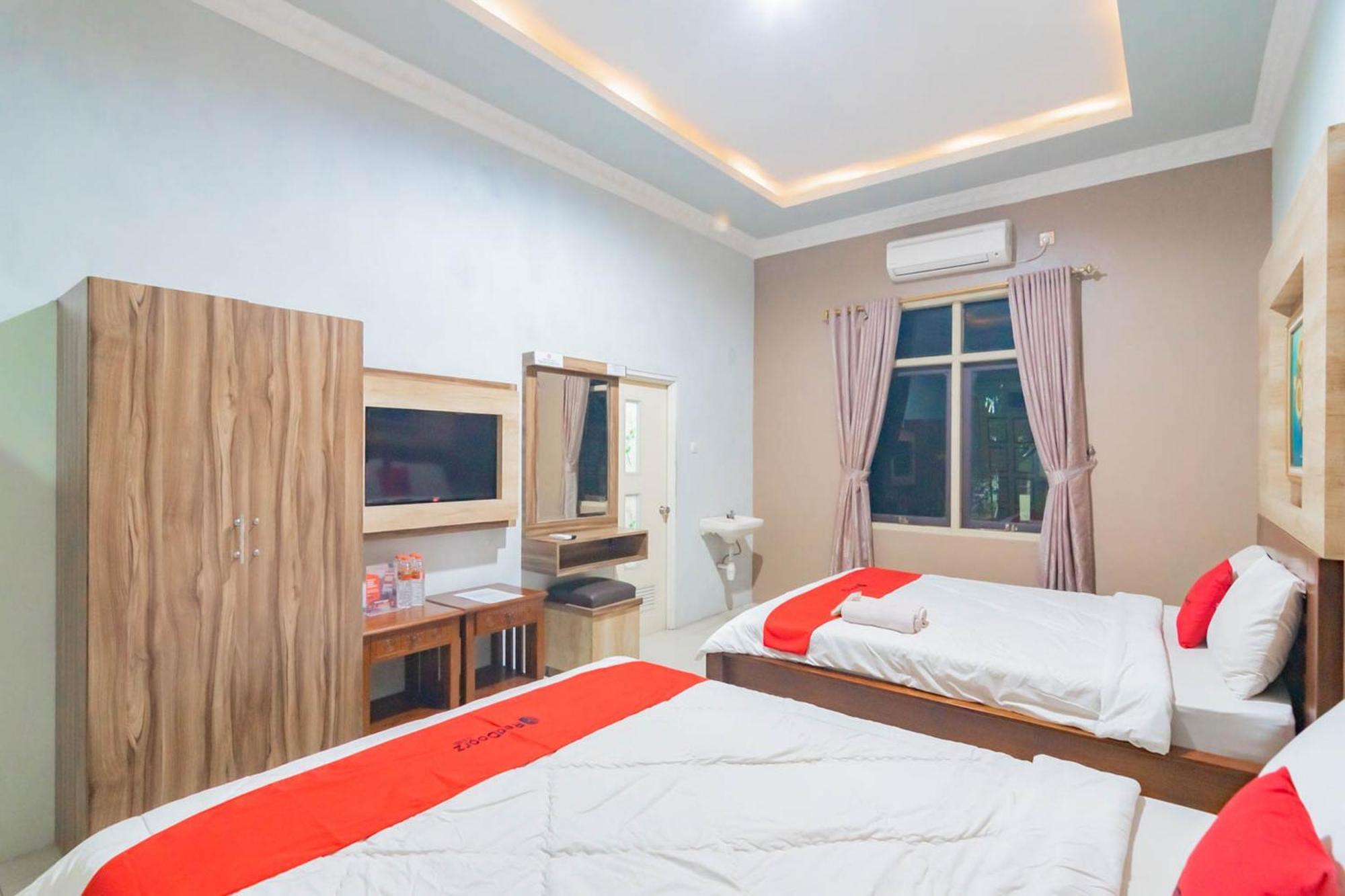 Reddoorz Resort Premium @ Sangkan Hurip Kuningan Buitenkant foto