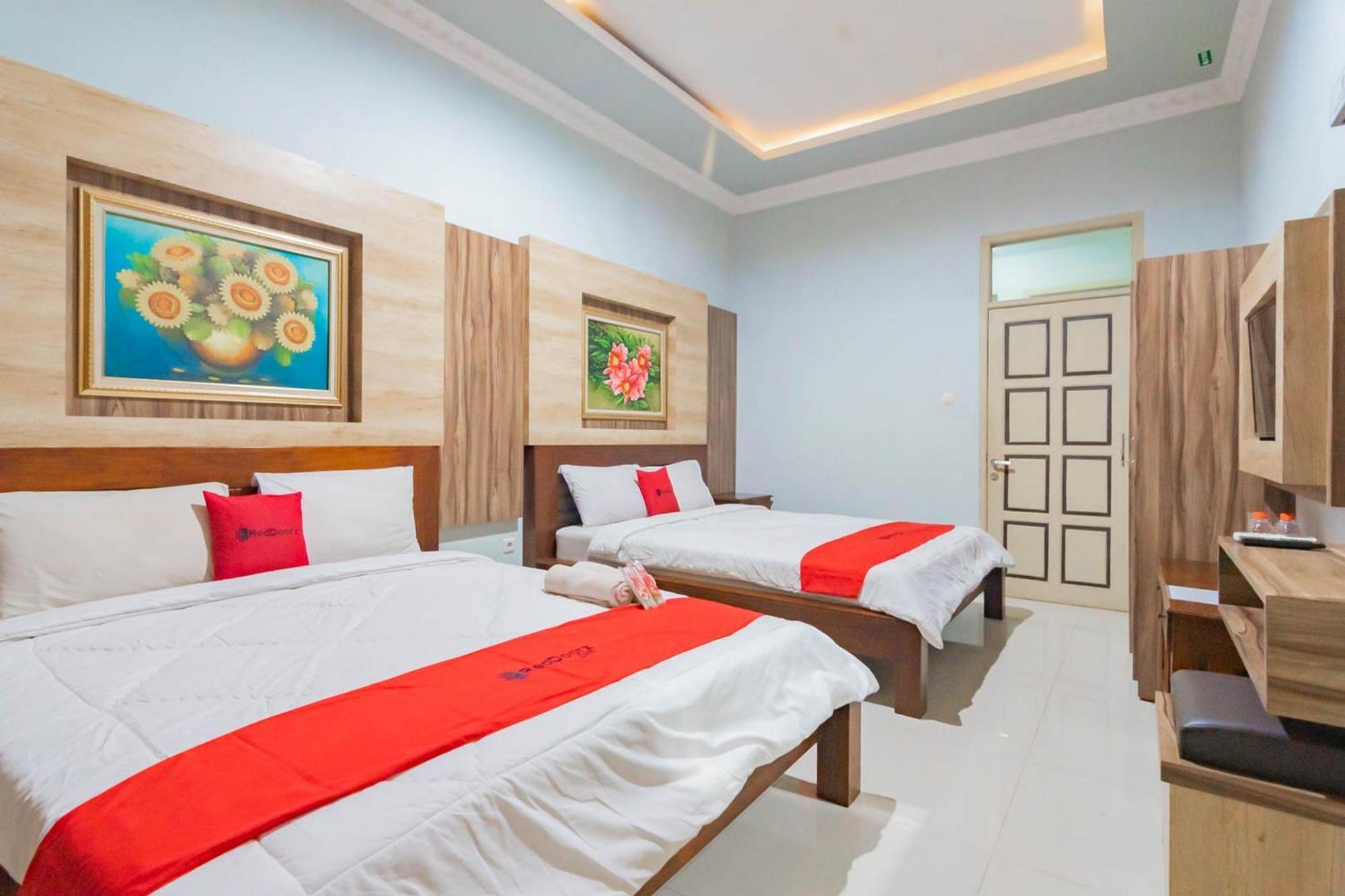 Reddoorz Resort Premium @ Sangkan Hurip Kuningan Buitenkant foto