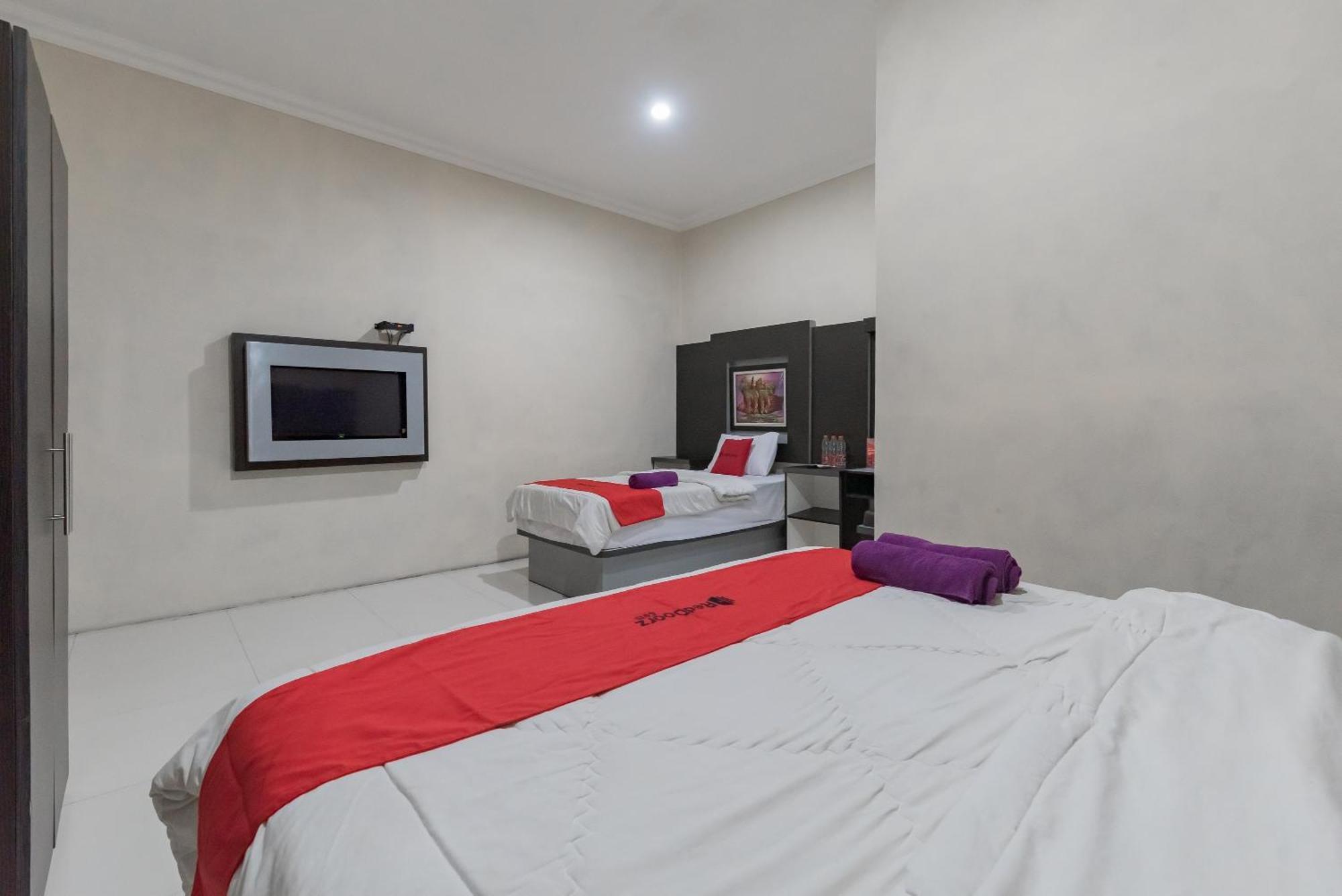 Reddoorz Resort Premium @ Sangkan Hurip Kuningan Buitenkant foto