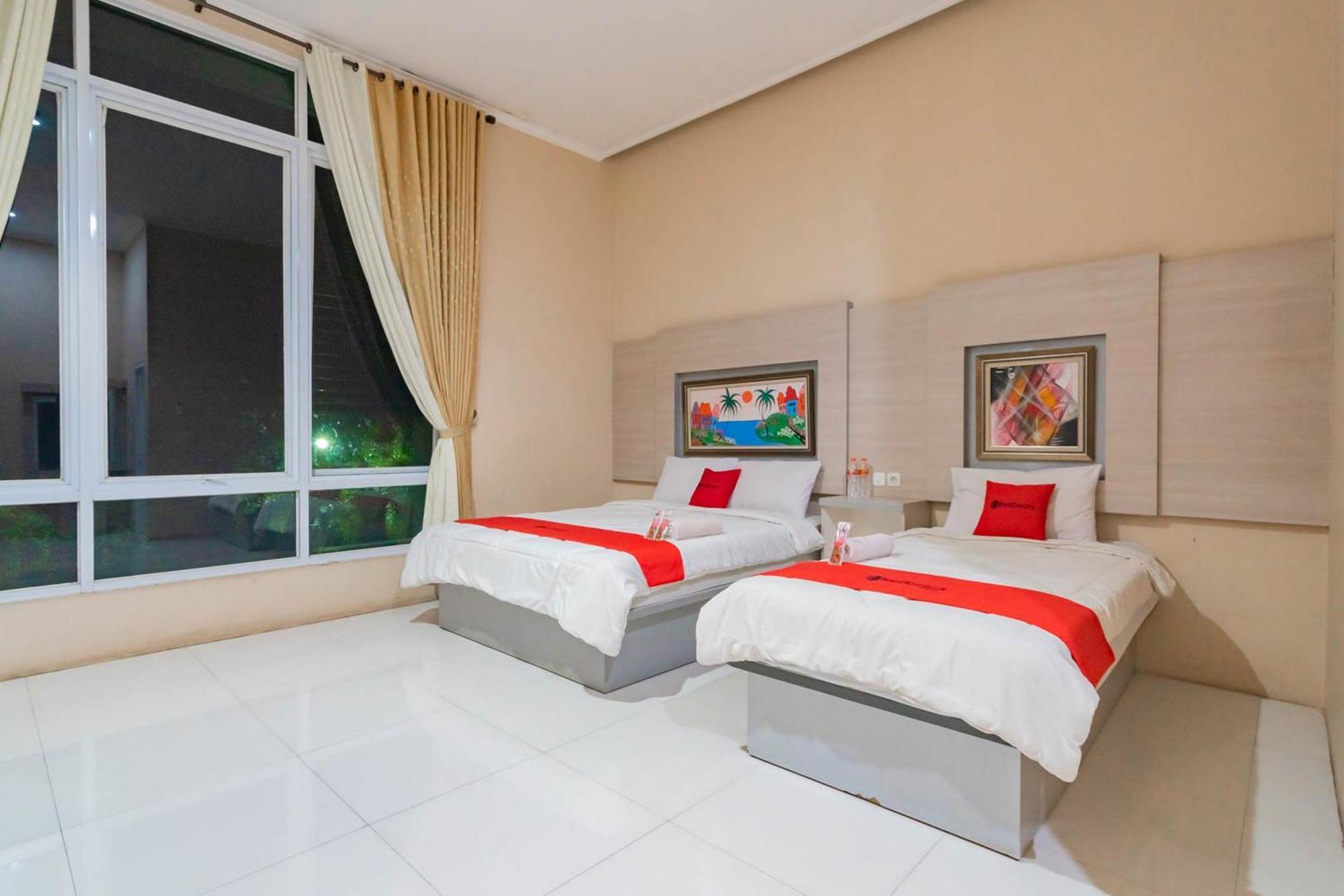 Reddoorz Resort Premium @ Sangkan Hurip Kuningan Buitenkant foto