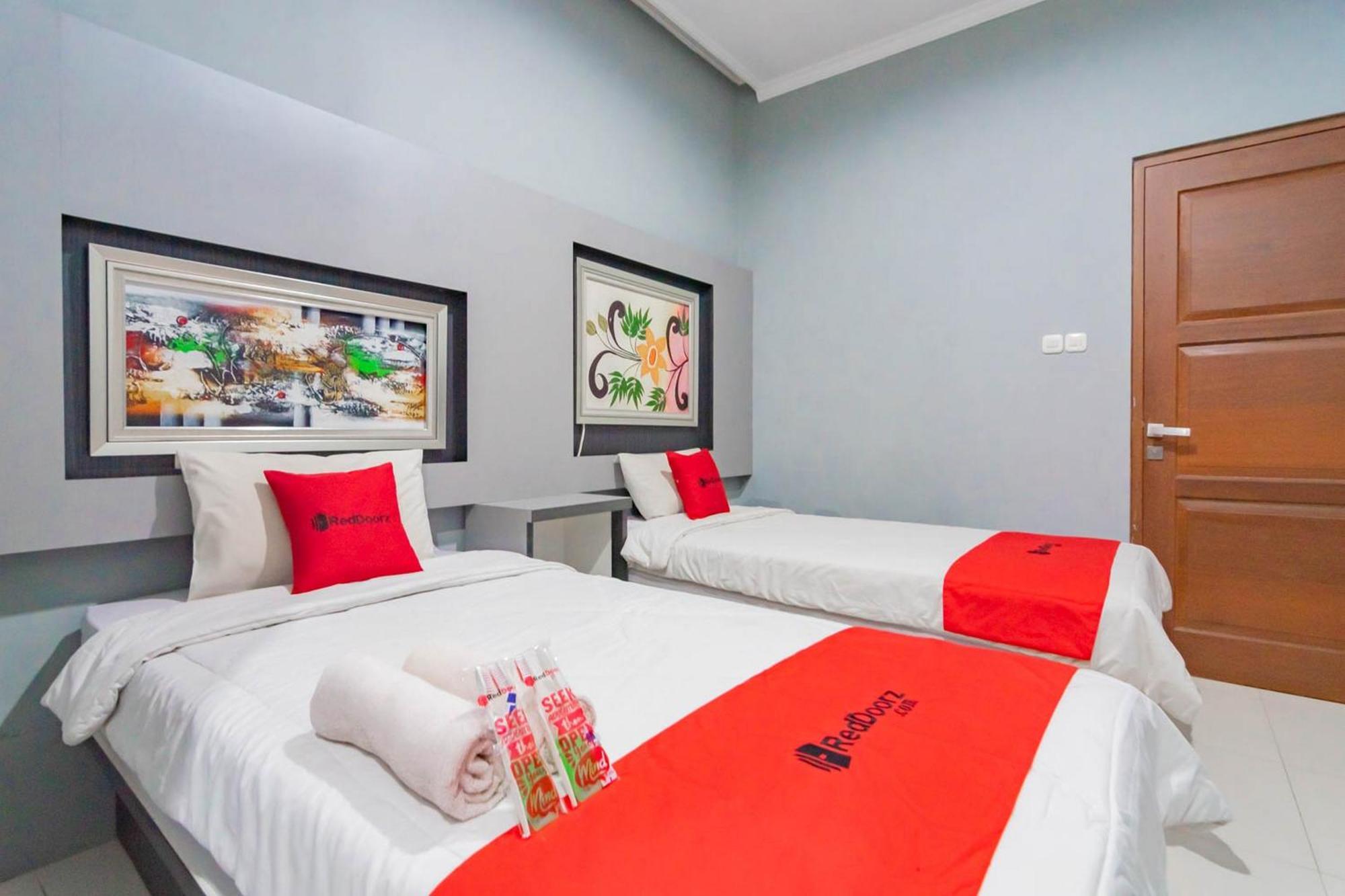 Reddoorz Resort Premium @ Sangkan Hurip Kuningan Buitenkant foto