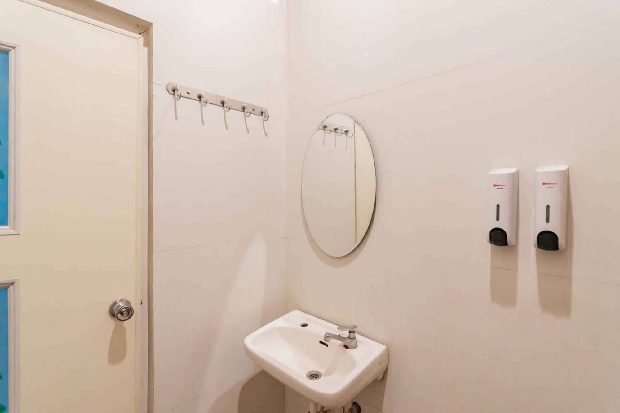 Reddoorz Resort Premium @ Sangkan Hurip Kuningan Buitenkant foto